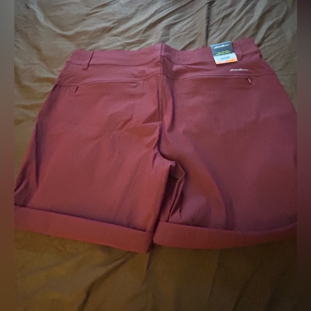 Eddie Bauer Ladies' Cargo Shorts Red Size 16 Lightweight pocket With Zipper. NWT - Picture 4 of 9